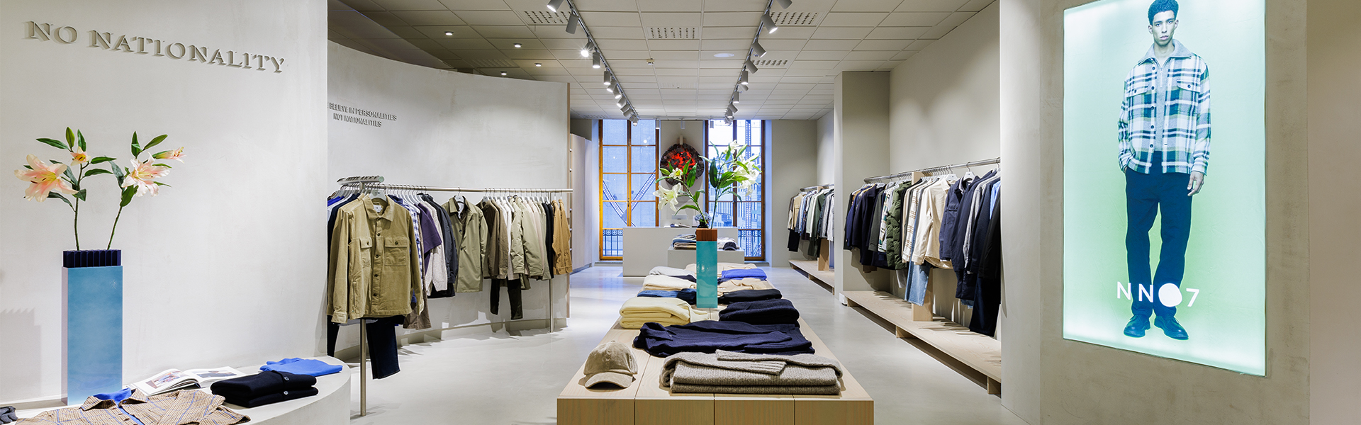I morgon öppnar Uniqlo i Stockholm Vi har hittat de roligaste köpen   Tjock  Garderoben